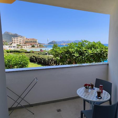 Maksim Food Drink Rooms Golfo Aranci Bagian luar foto