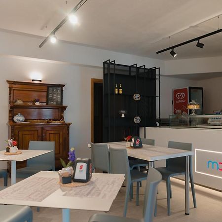 Maksim Food Drink Rooms Golfo Aranci Bagian luar foto