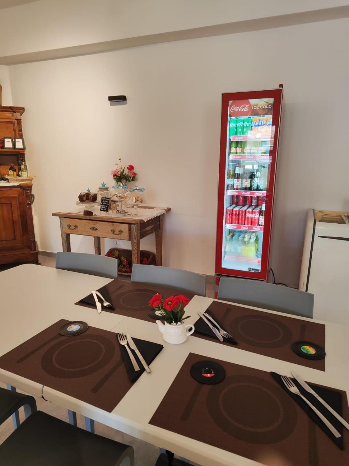 Maksim Food Drink Rooms Golfo Aranci Bagian luar foto