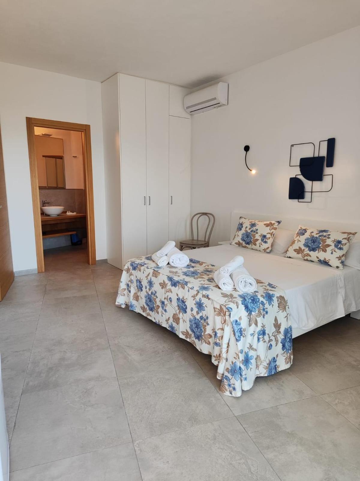 Maksim Food Drink Rooms Golfo Aranci Bagian luar foto