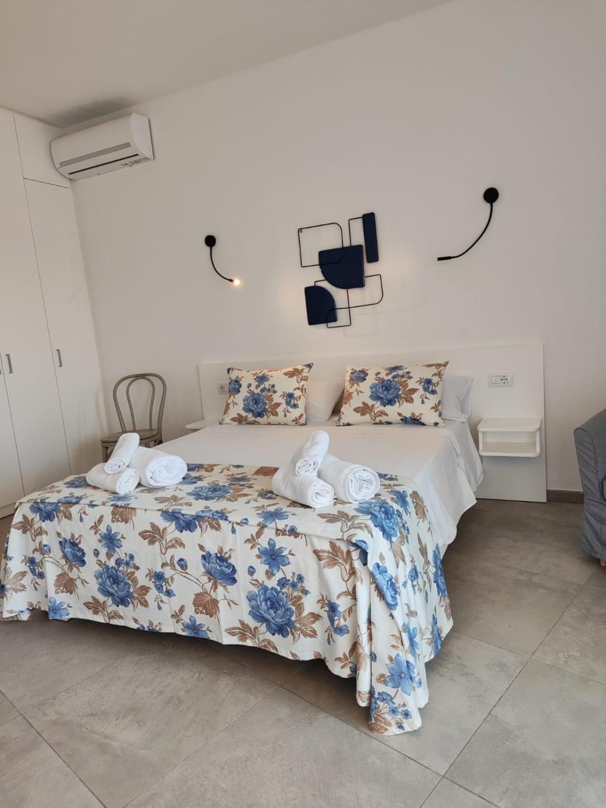 Maksim Food Drink Rooms Golfo Aranci Bagian luar foto