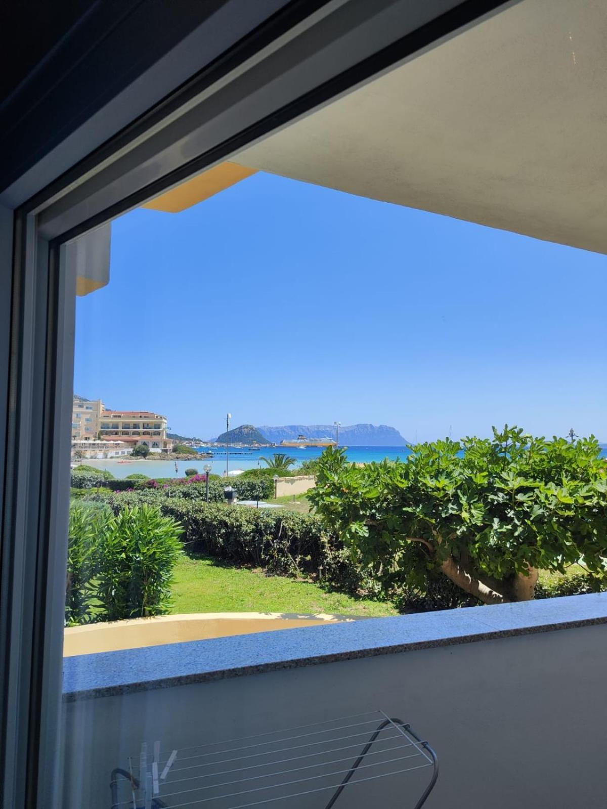 Maksim Food Drink Rooms Golfo Aranci Bagian luar foto