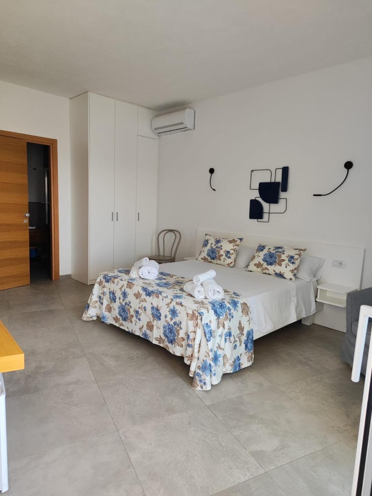 Maksim Food Drink Rooms Golfo Aranci Bagian luar foto