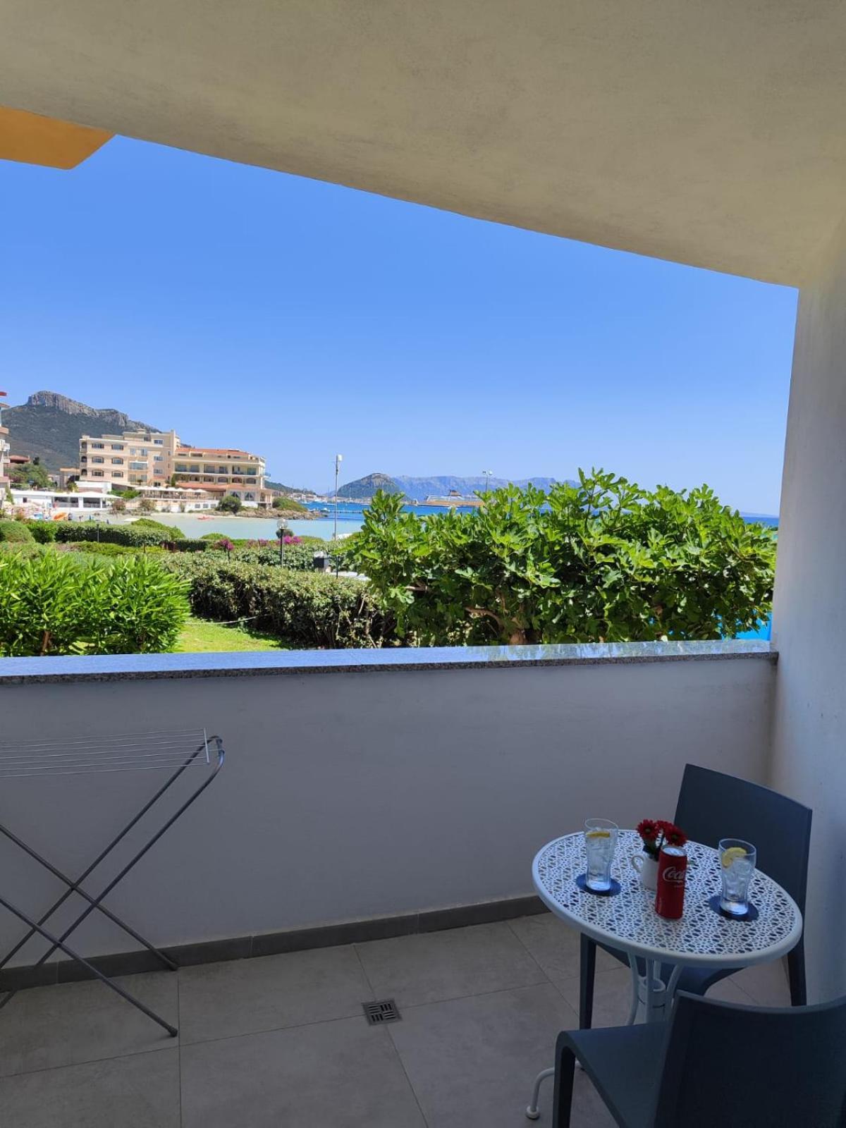 Maksim Food Drink Rooms Golfo Aranci Bagian luar foto