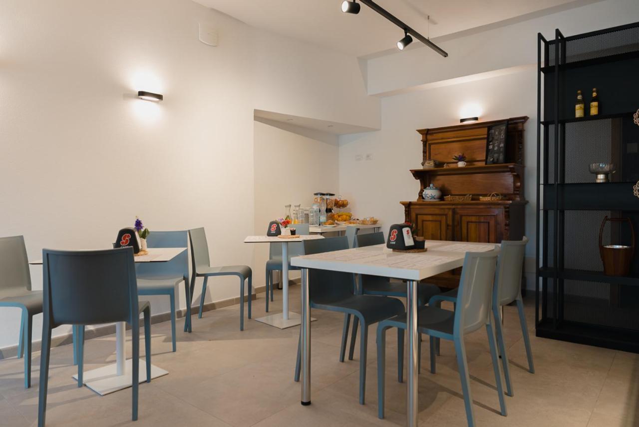 Maksim Food Drink Rooms Golfo Aranci Bagian luar foto