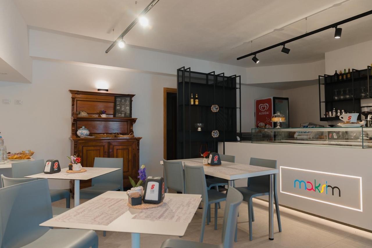 Maksim Food Drink Rooms Golfo Aranci Bagian luar foto