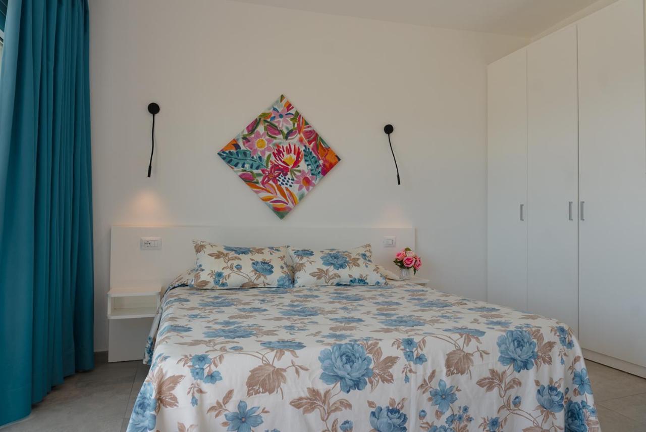 Maksim Food Drink Rooms Golfo Aranci Bagian luar foto