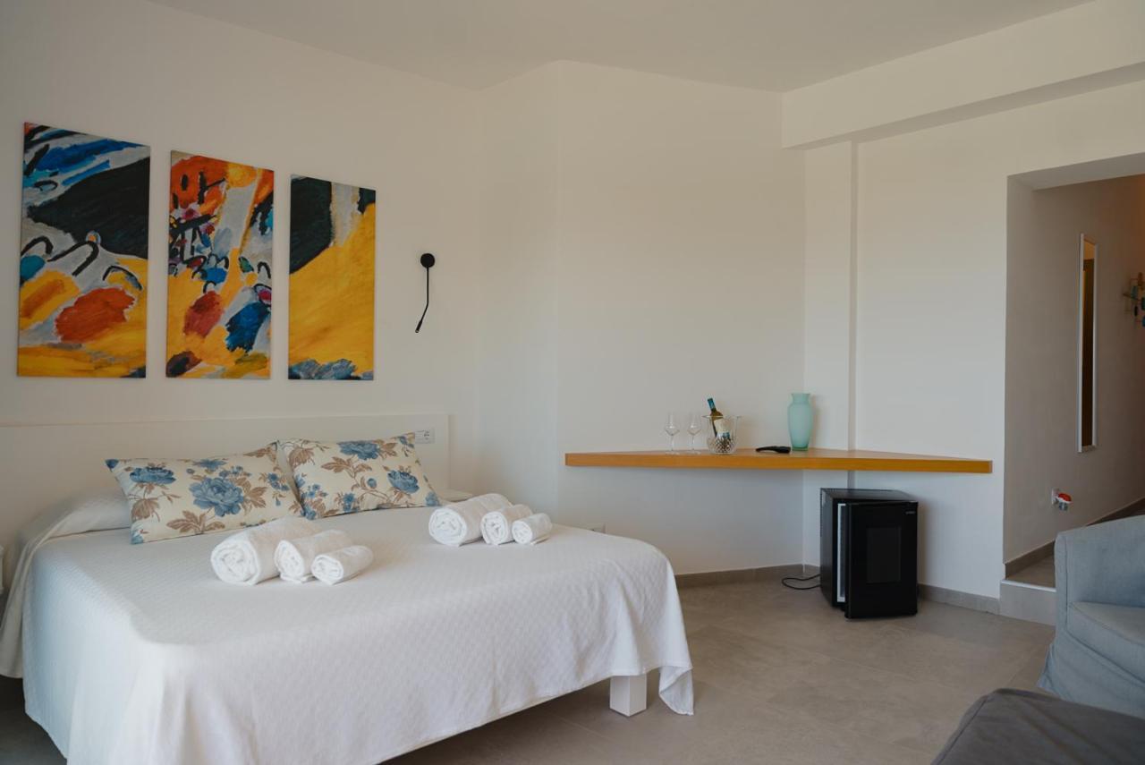 Maksim Food Drink Rooms Golfo Aranci Bagian luar foto
