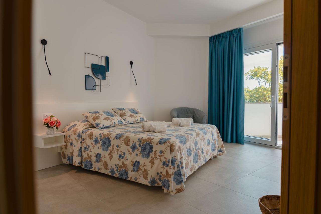 Maksim Food Drink Rooms Golfo Aranci Bagian luar foto