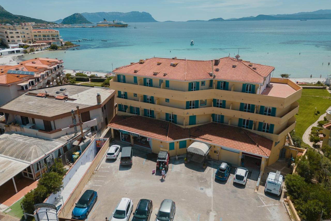 Maksim Food Drink Rooms Golfo Aranci Bagian luar foto