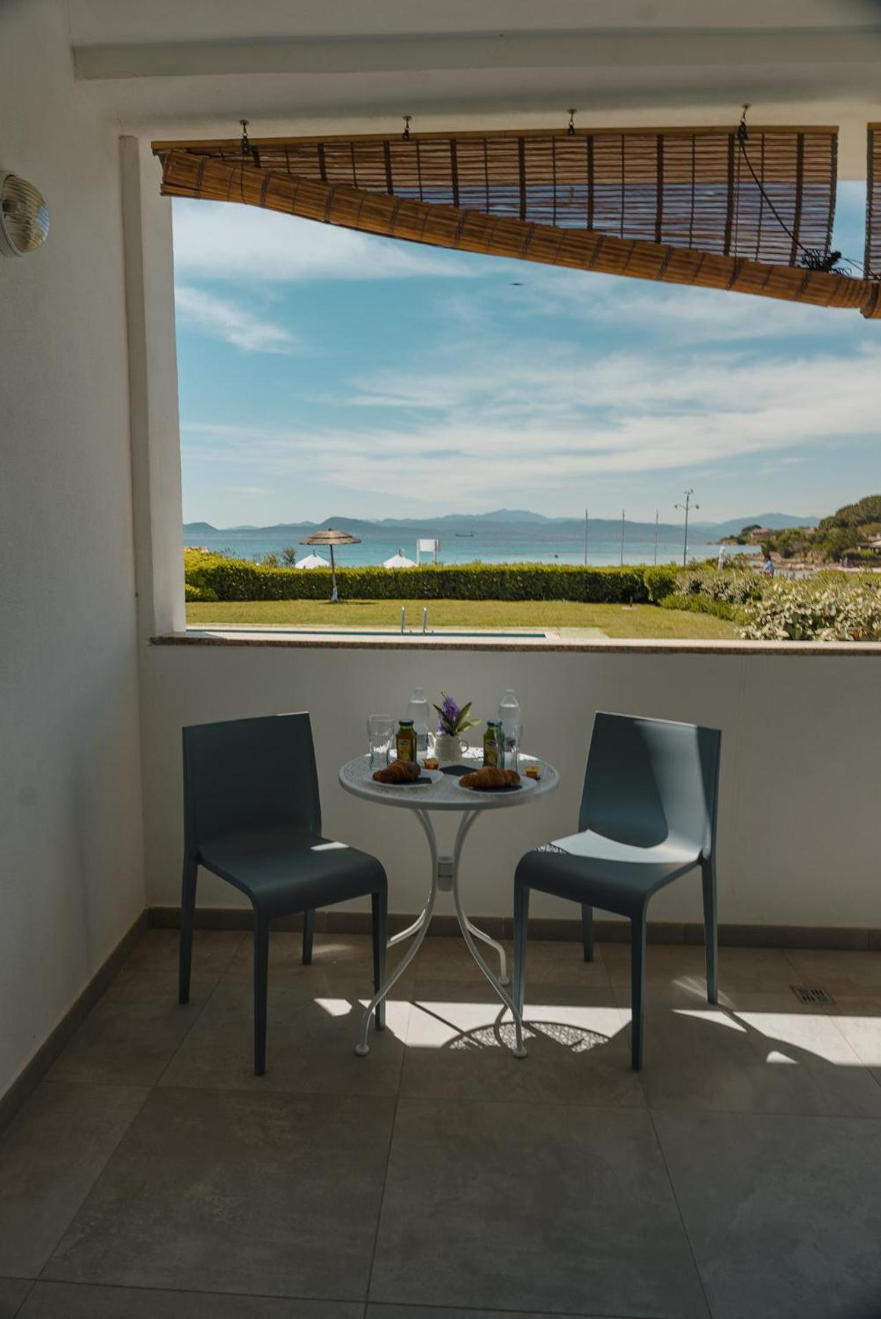 Maksim Food Drink Rooms Golfo Aranci Bagian luar foto