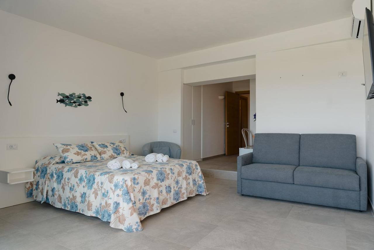 Maksim Food Drink Rooms Golfo Aranci Bagian luar foto