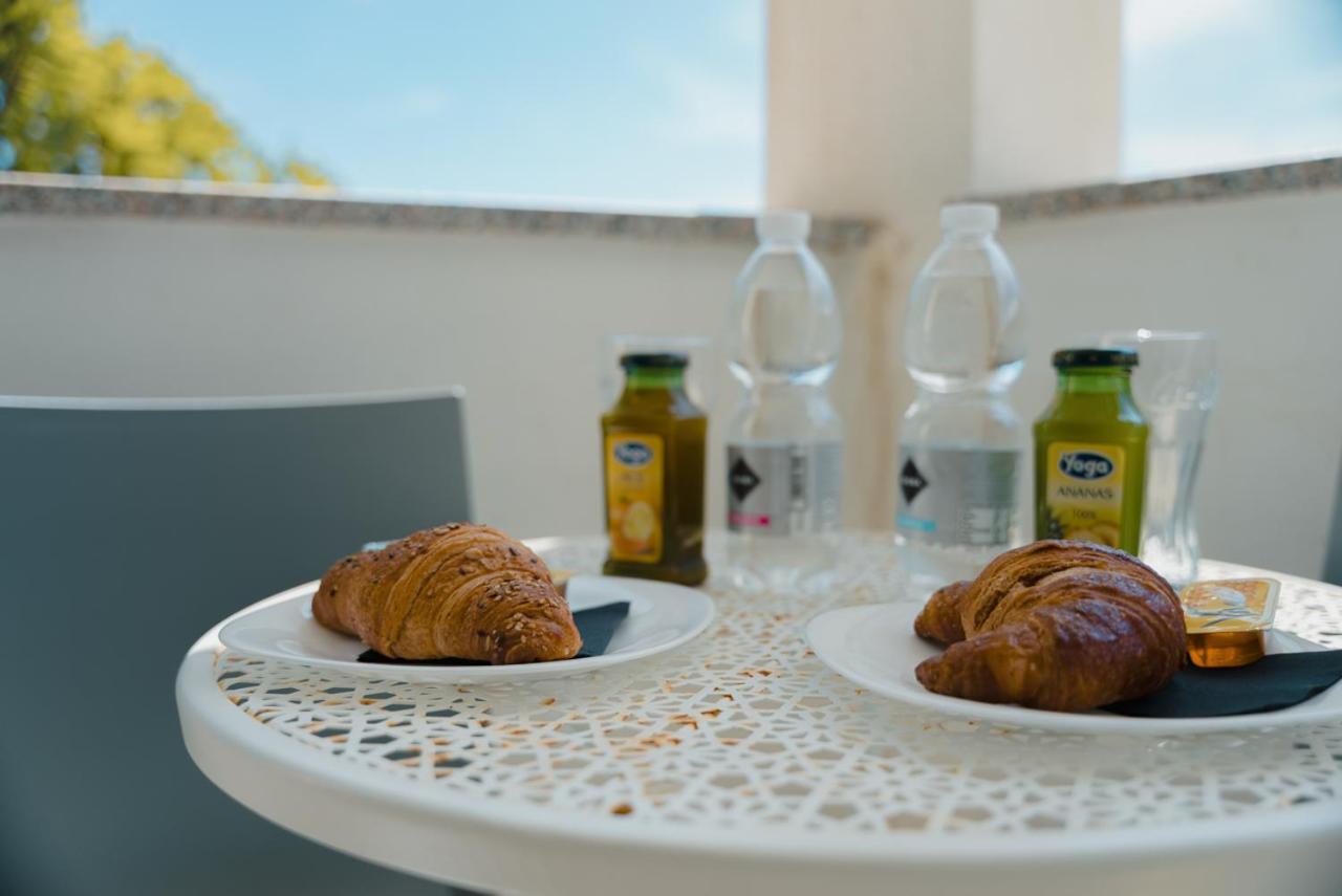 Maksim Food Drink Rooms Golfo Aranci Bagian luar foto